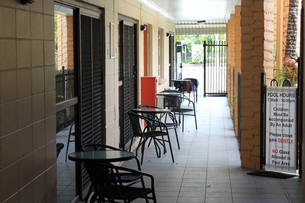 Oasis Inn Apartments