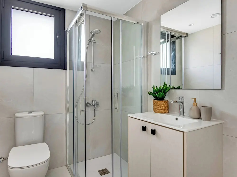Sanders Elgio - Delightful 2-bdr Apt With Balcony