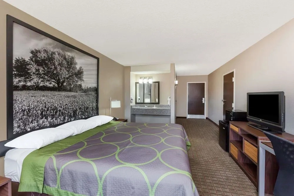 Super 8 by Wyndham Buffalo