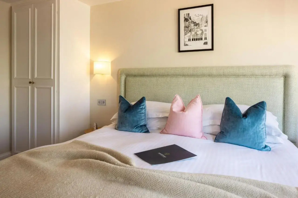The Moorings Hotel & Restaurant