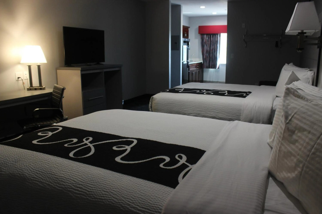 Paris Inn & Suites