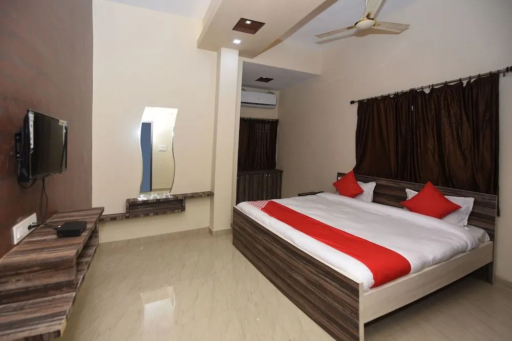 Oyo 23218 Hotel Laxmi Vridhi