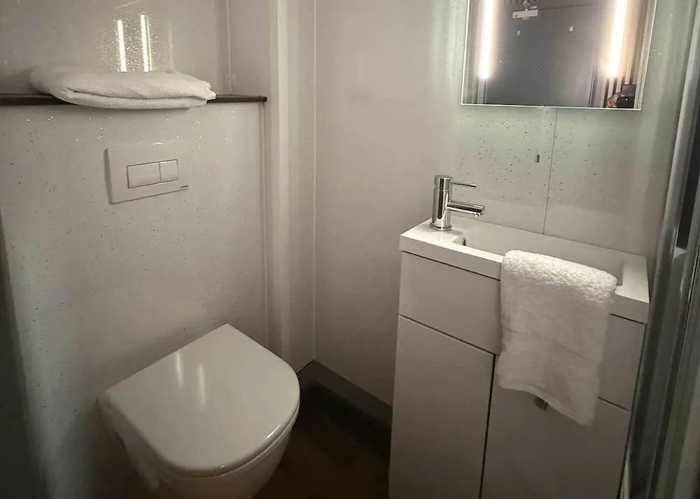 Student Only Non Ensuite Room Ivy Halls
