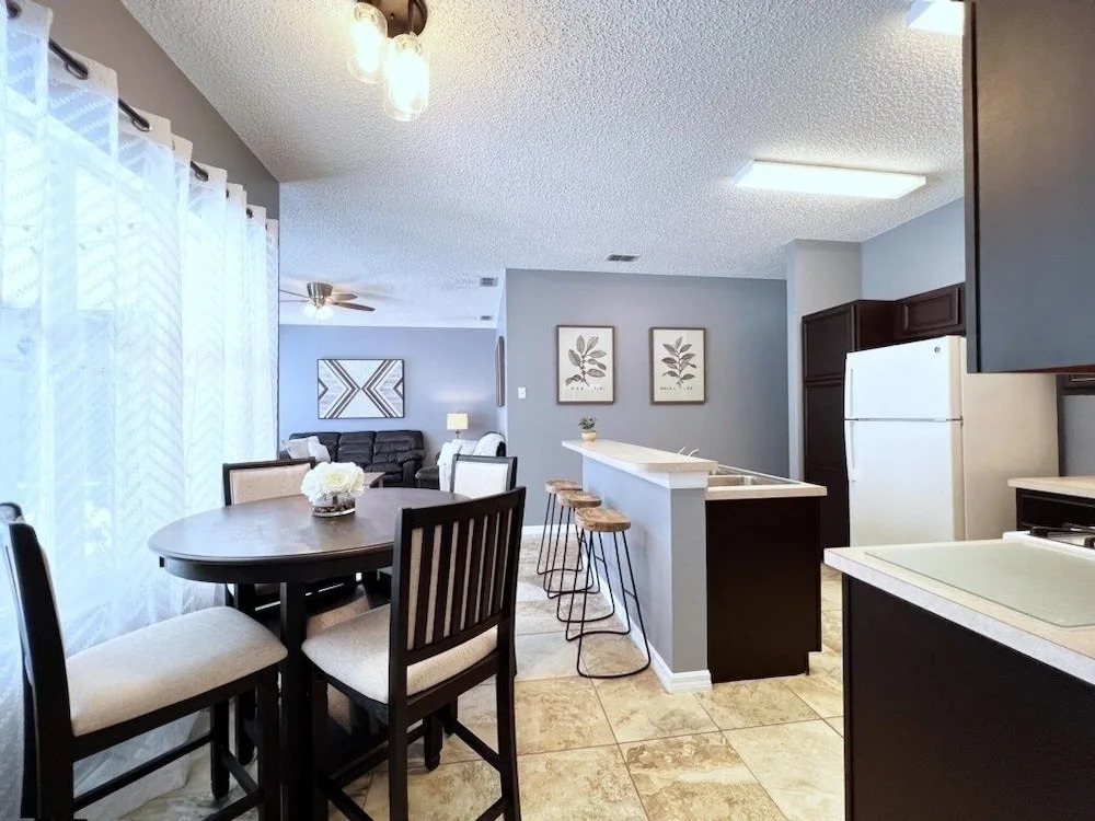 Privacy 4 Bed 3 Bath Pool Home With Spa 4 Bedroom Home By Redawning, Kissimmee