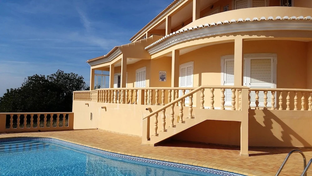 Elegant family house in Loulé with private pool