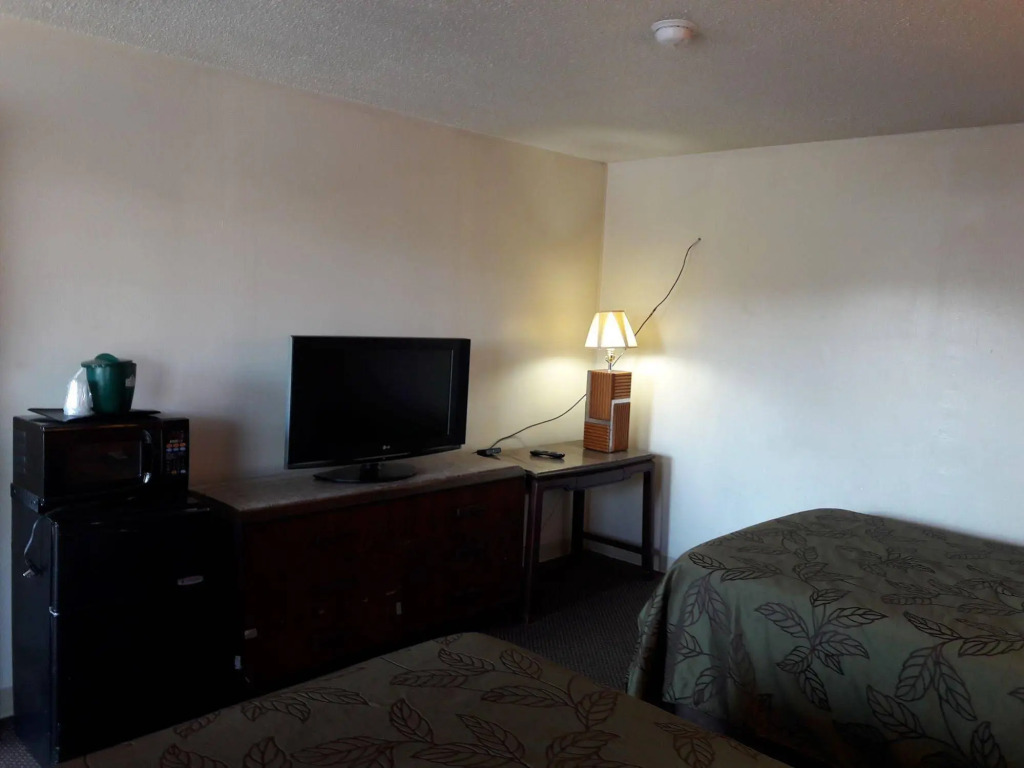 OYO Palm Leaf Motel