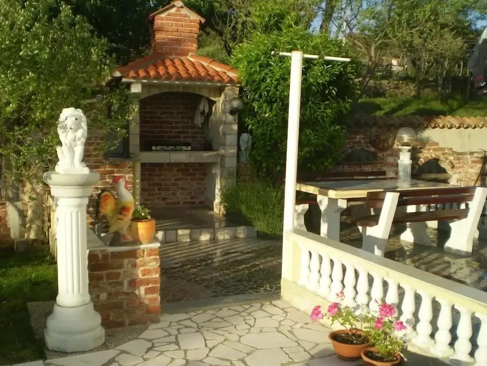 Robi- Swimming Pool and Beautiful Garden - A3