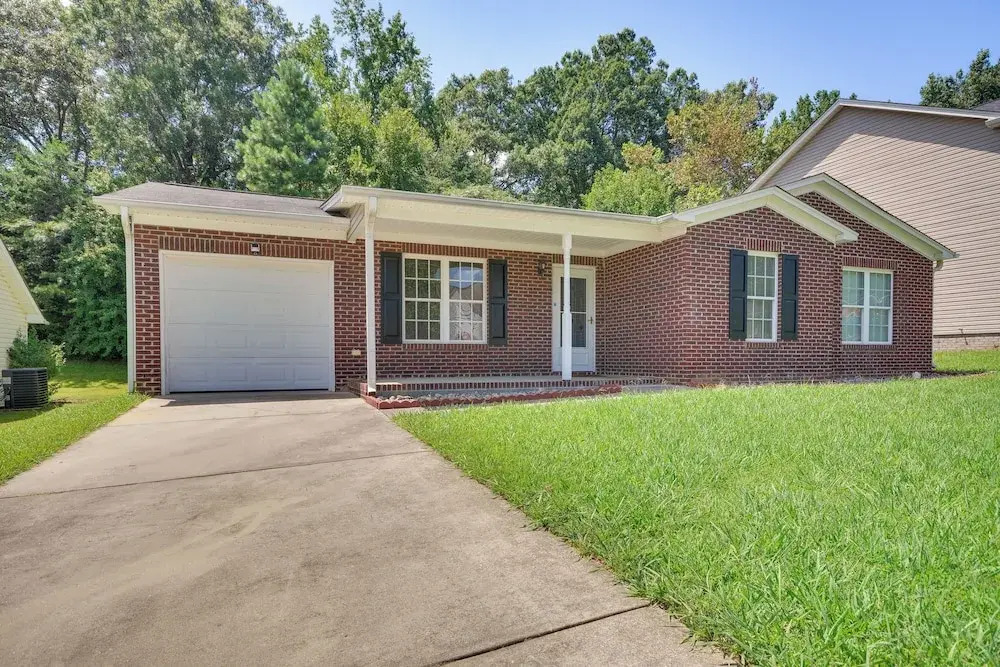< 4 Mi to Dtwn Greensboro: Renovated Home w/ Yard!