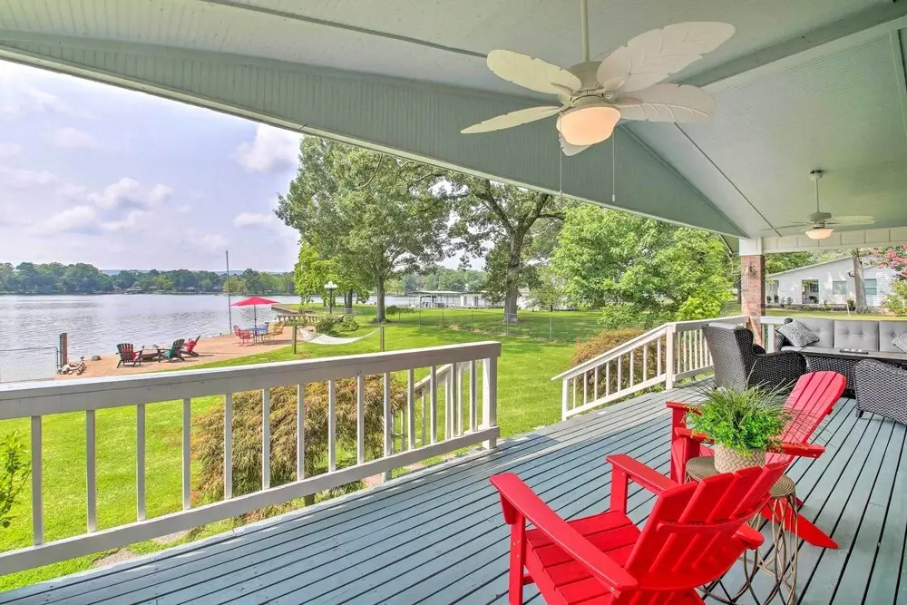 Kayaks & Dock: Lakefront Hot Springs Hideaway