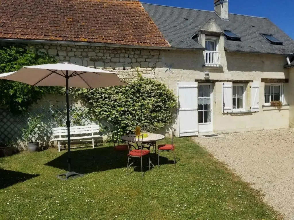 Gîte cosy en tuffeau, rénové, au cœur de la Touraine, proche châteaux, cour privative, vélos, non-fumeur - FR-1-381-209