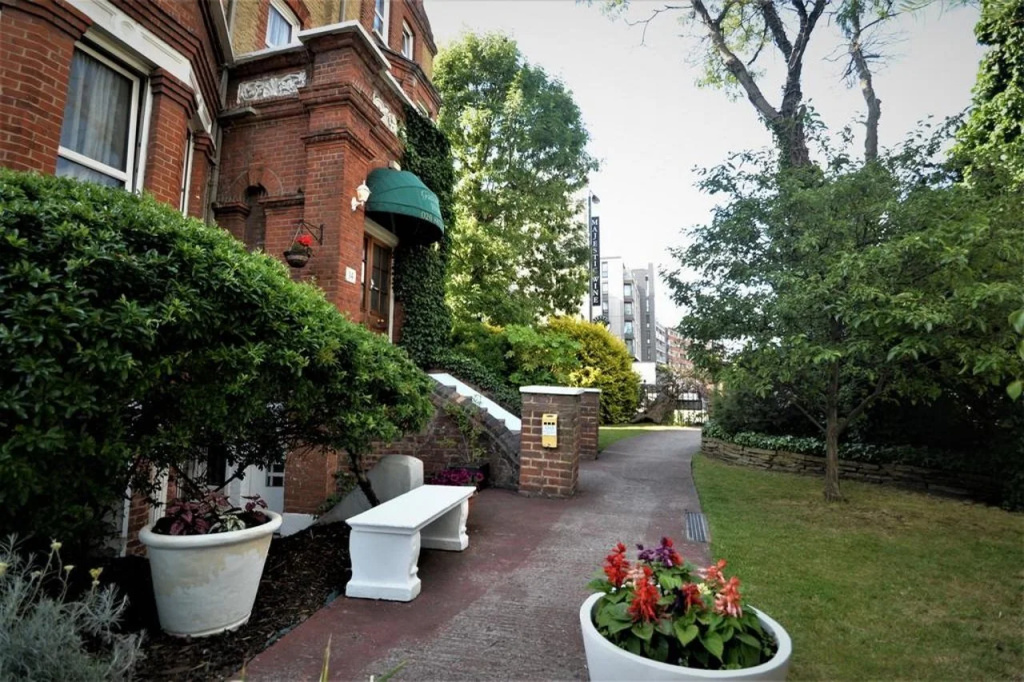 The Gateway Hotel