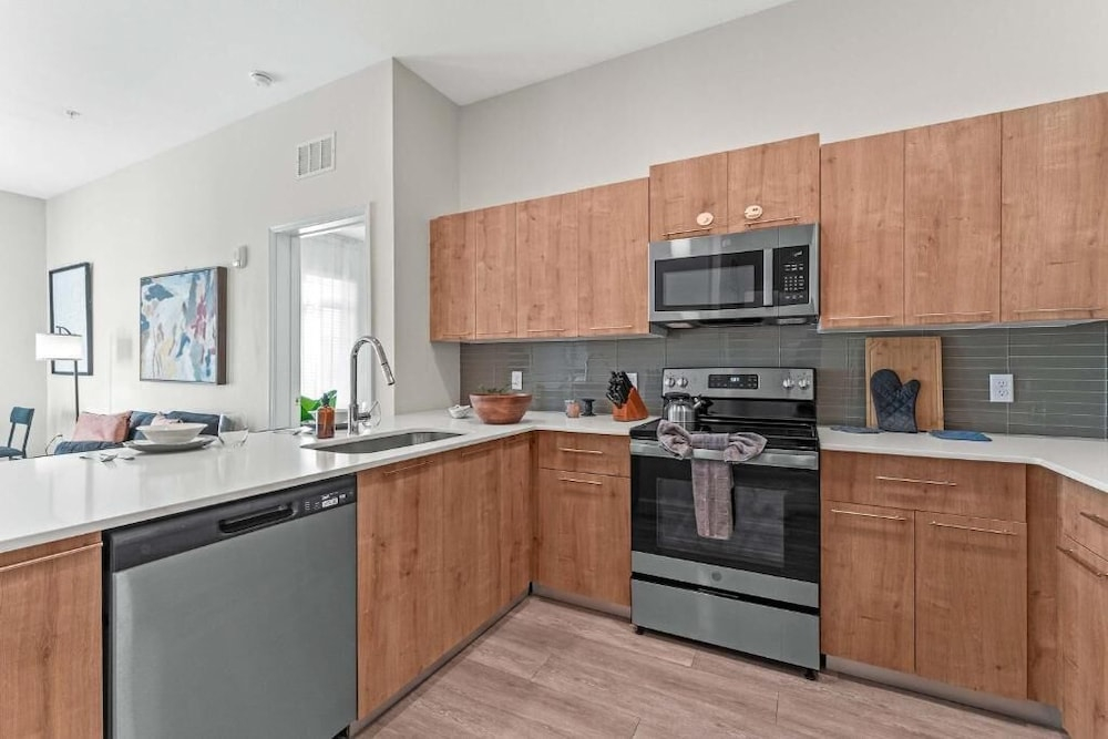 Riviere 2BR Apartment Pet Friendly Oasis Sleeps 6 Close to Epic Universe Pool & Gym