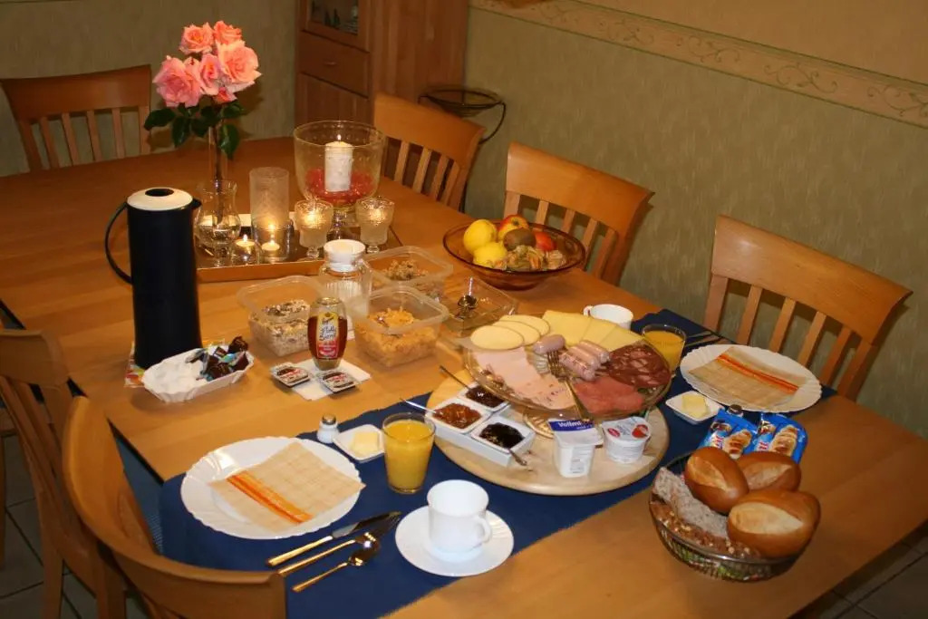 Ferienwohnungen & Gästezimmer Kachel