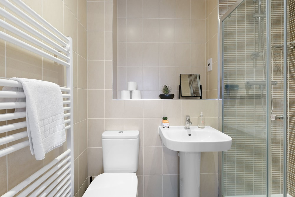 Stylish 3 Bedroom Home with Garden