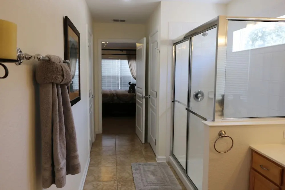 6BR 4BA Home in Windsor Hills by CV-2534