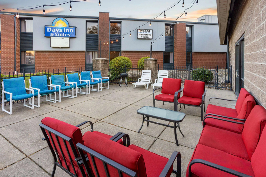 Days Inn & Suites by Wyndham Northwest Indianapolis