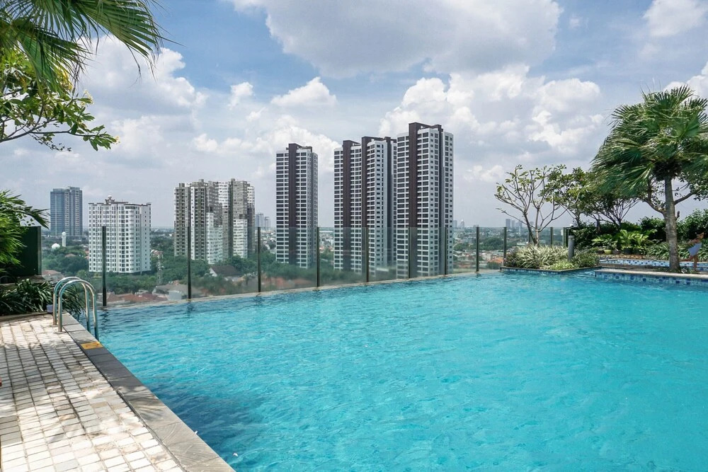Big and Cozy Gandaria Heights 3BR Apartment with Direct Access to Mall