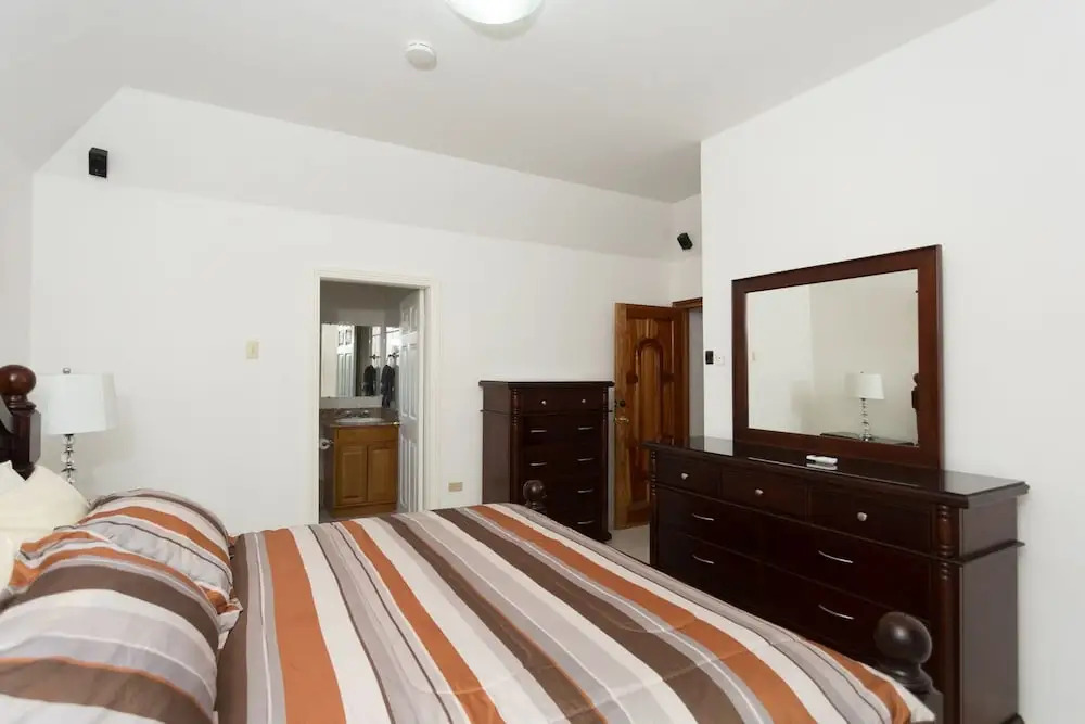 New Kingston Guest Apt at Fairway