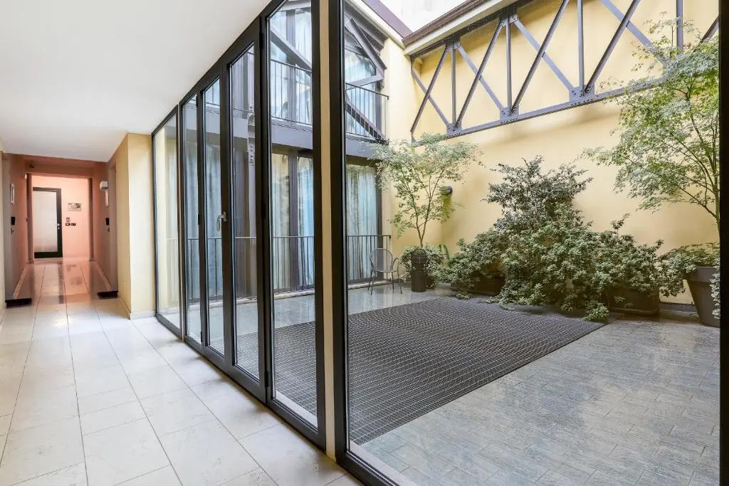 Adriano Residence