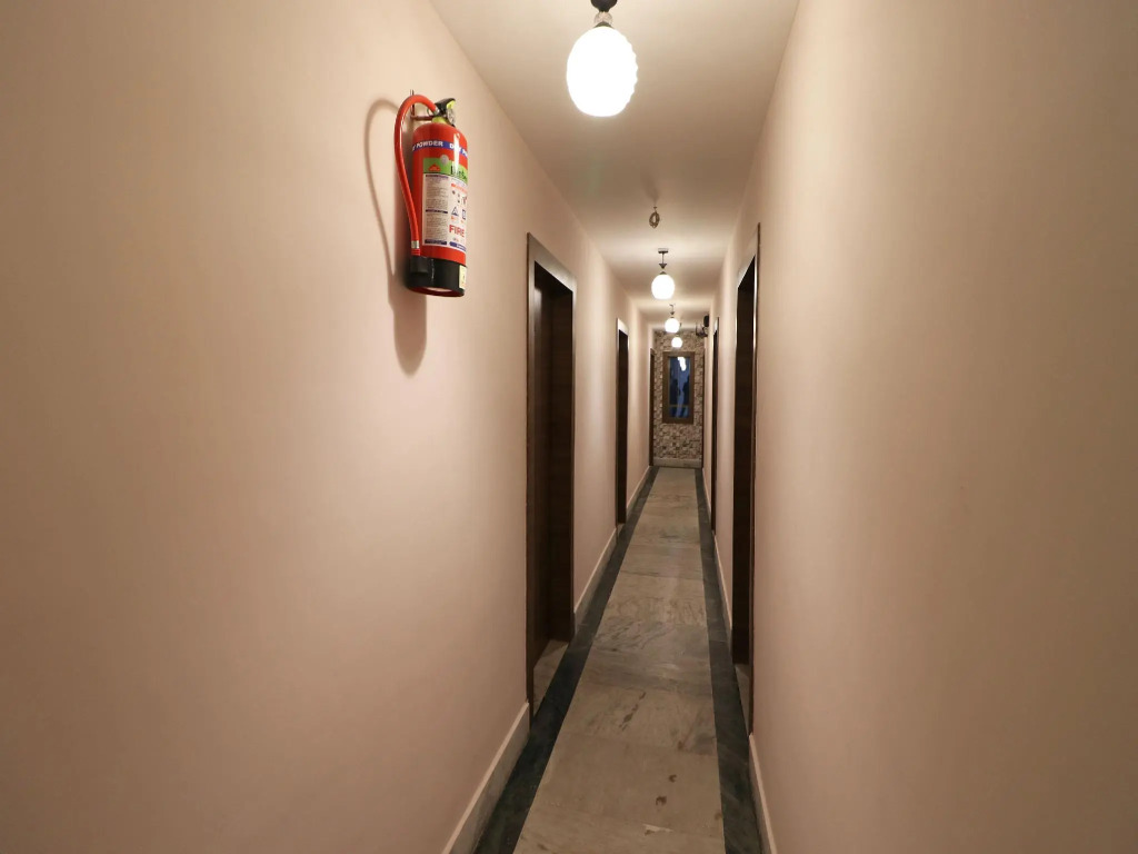 OYO 11723 Hotel Barney Grand