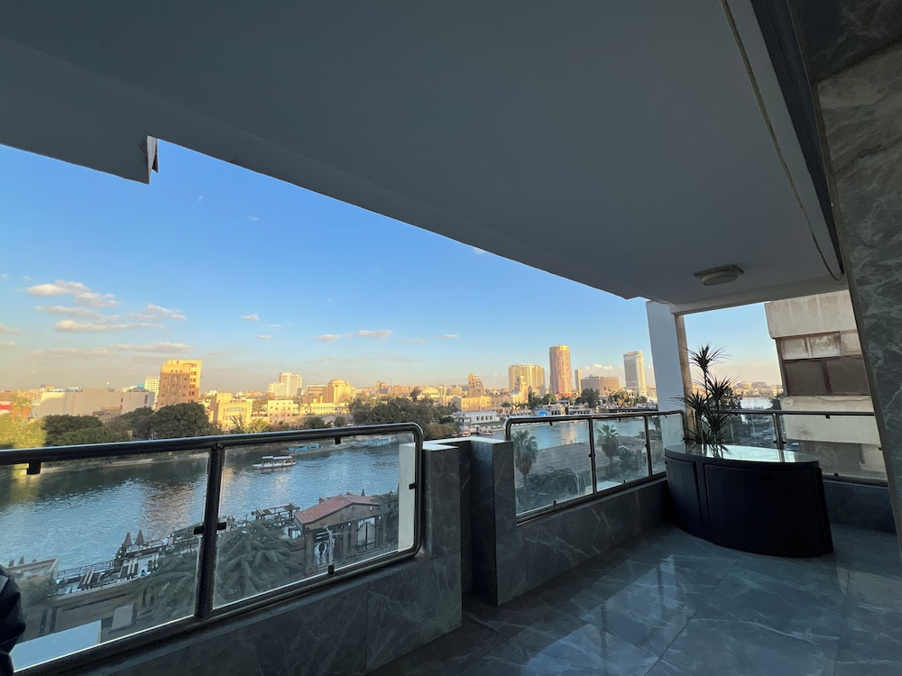 ELITE Premium 3 En-Suites Nile Residence