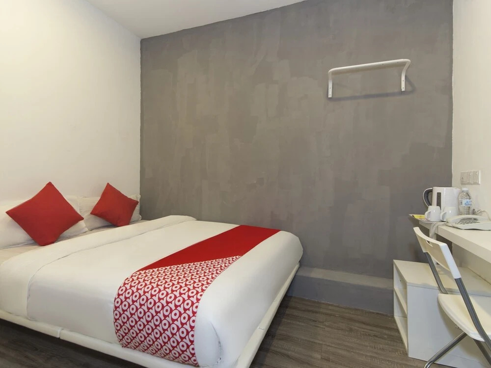OYO 488 De Ideal Hotel