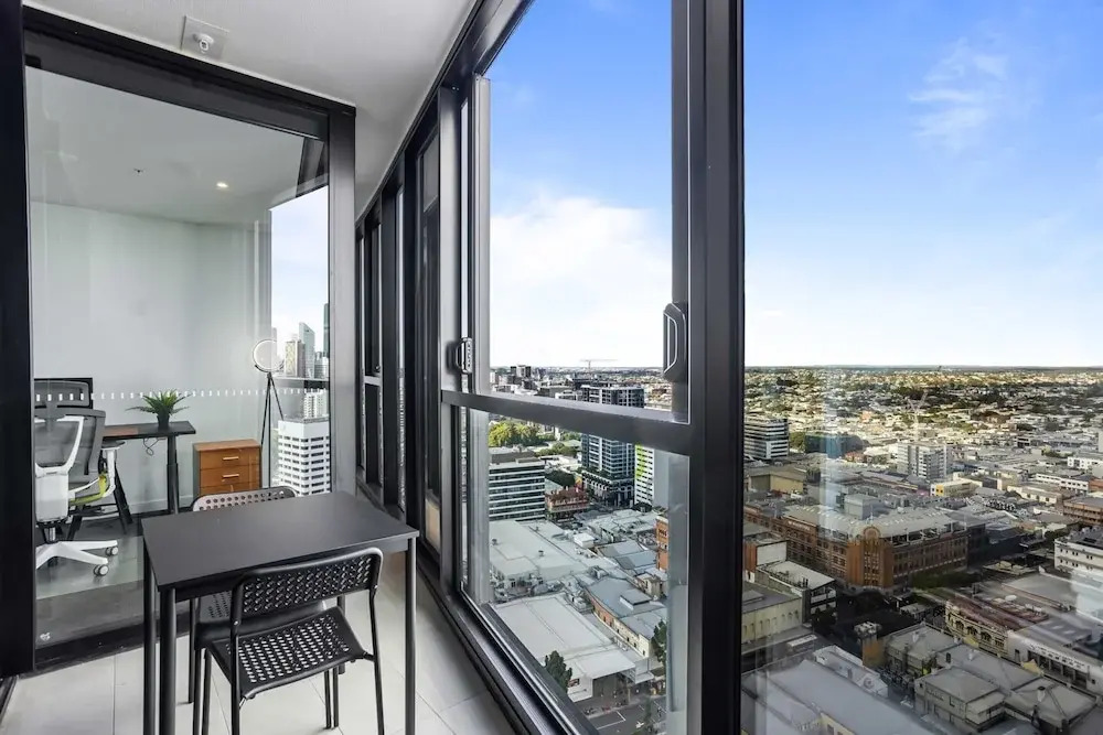 Chic 1-bed With Parking, Pool and Gym