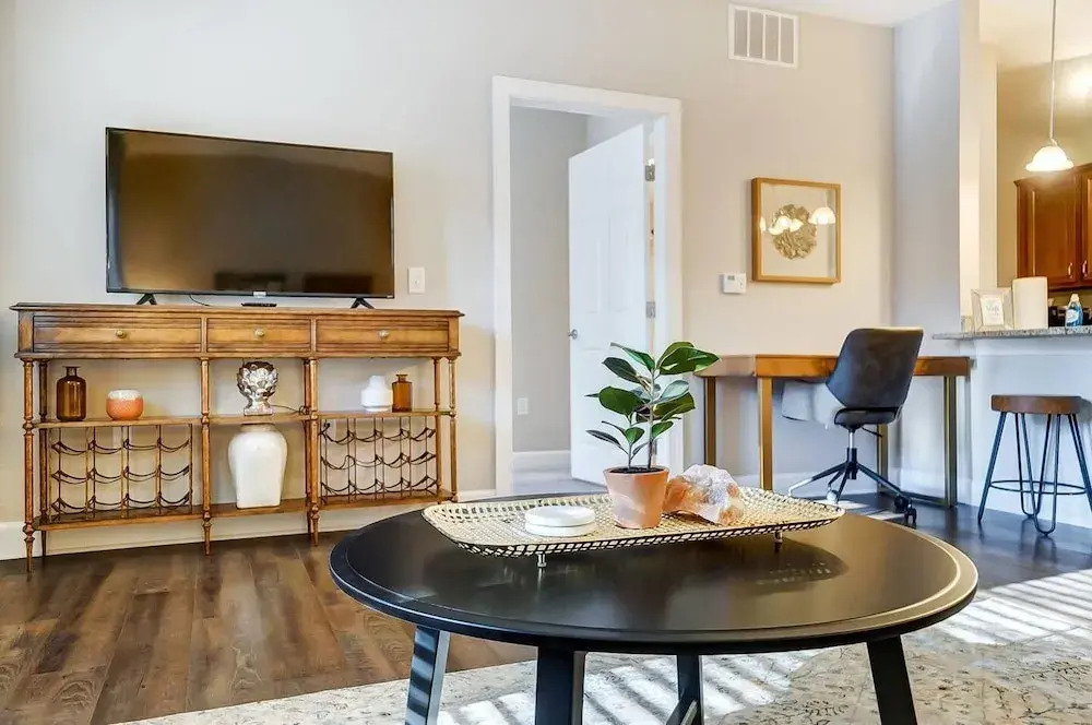 Polaris Luxury 2BR WFH Ready Pet Friendly