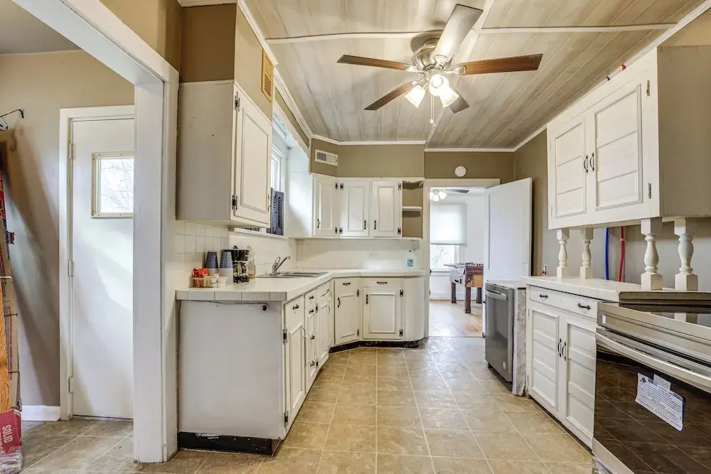 Near University Ave! Pet-friendly 3BR w/ Foosball!