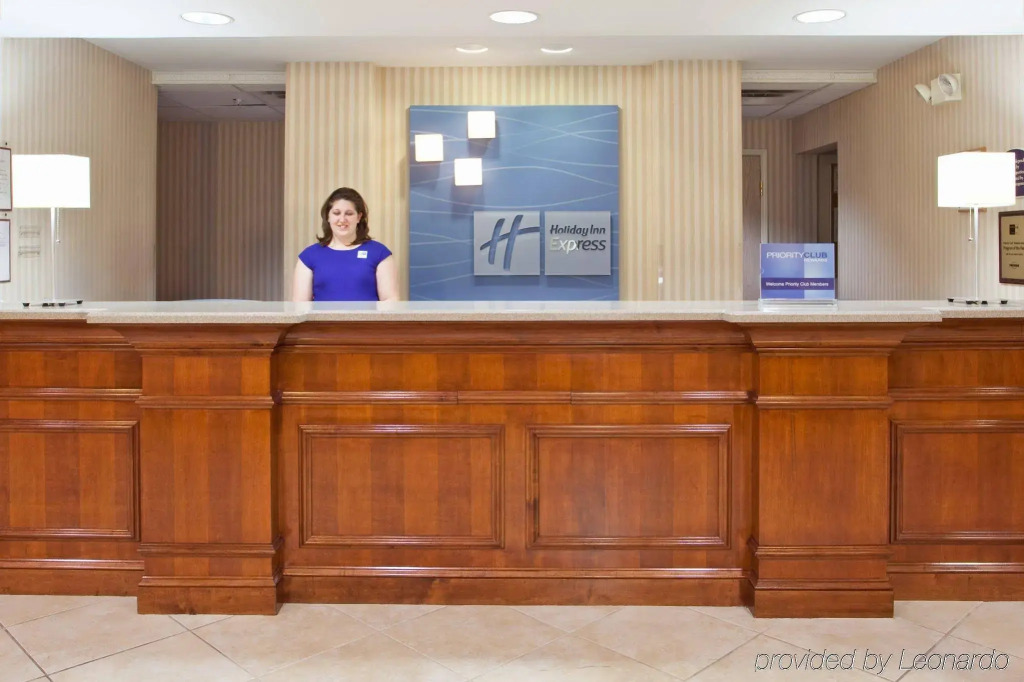 Holiday Inn Express Hotel & Suites Marion by IHG