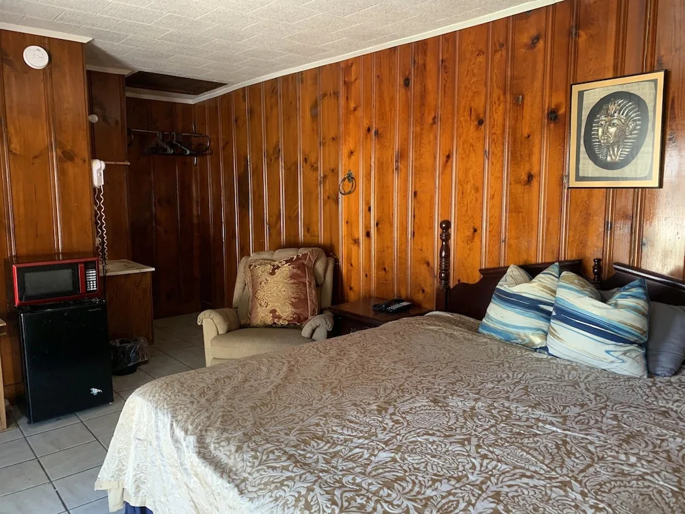 Colonial Inn