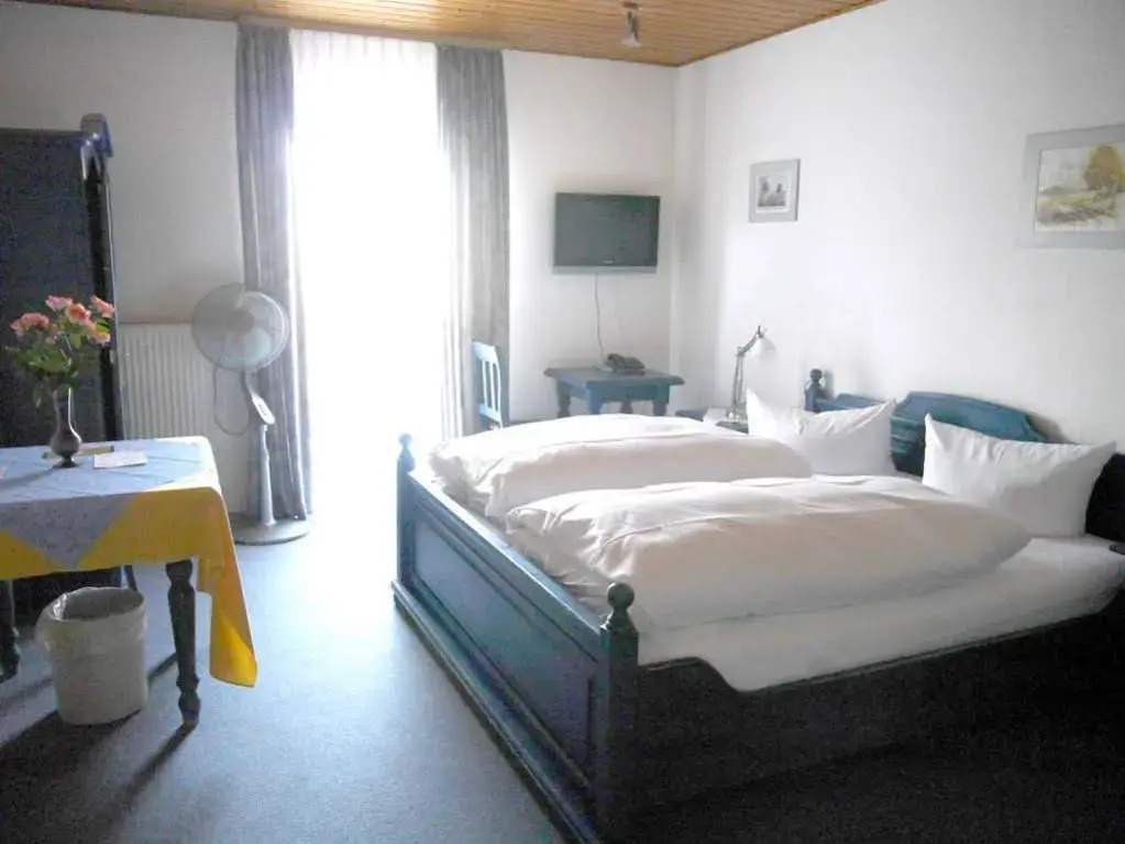 Hotel-Gasthof-Destille-Eisenbahn