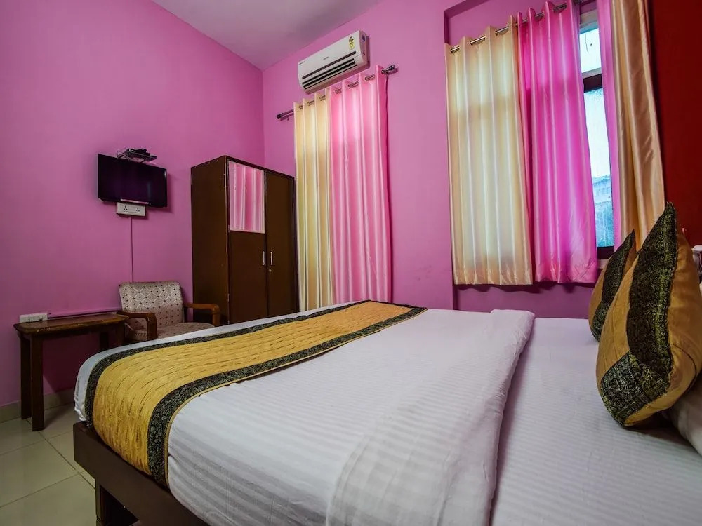 OYO 23539 Hotel Sapphire