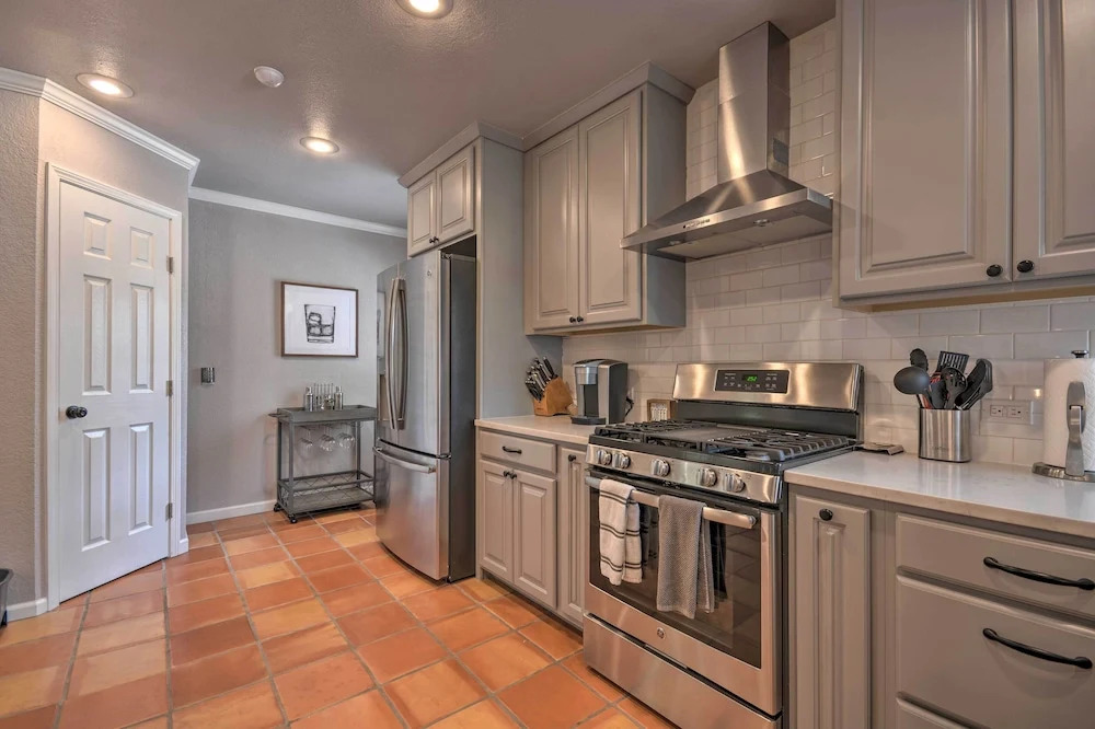 Stylish Home - Walk to Texas Tech University!