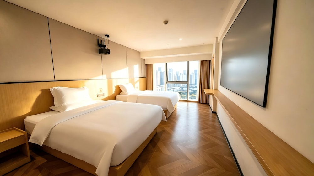 Paxin High-Altitude City View Apartment