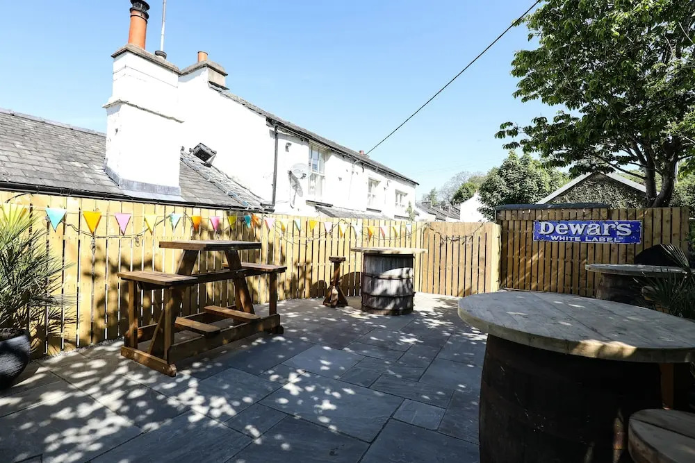 The Hare and Hounds, Levens