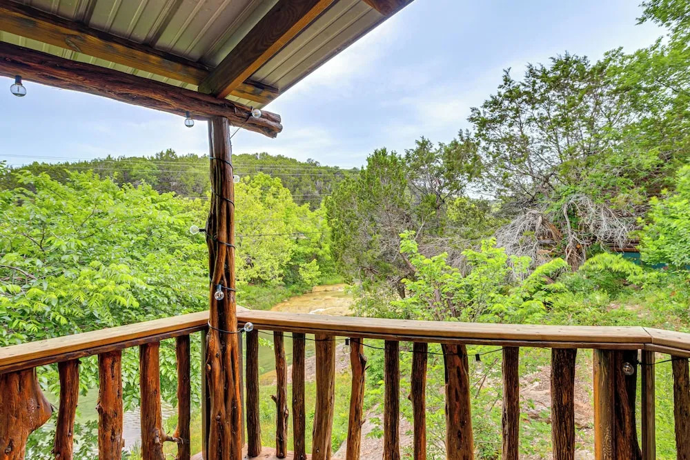 'cedar Falls Cabin 5': 1/2 Mile to Turner Falls