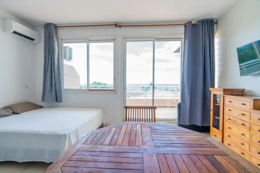 Diva Nui Cosy Studio wOcean View next to Hilton Faaa