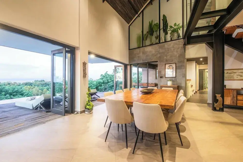Elegant 6BR Clifftop Villa Near Bingin