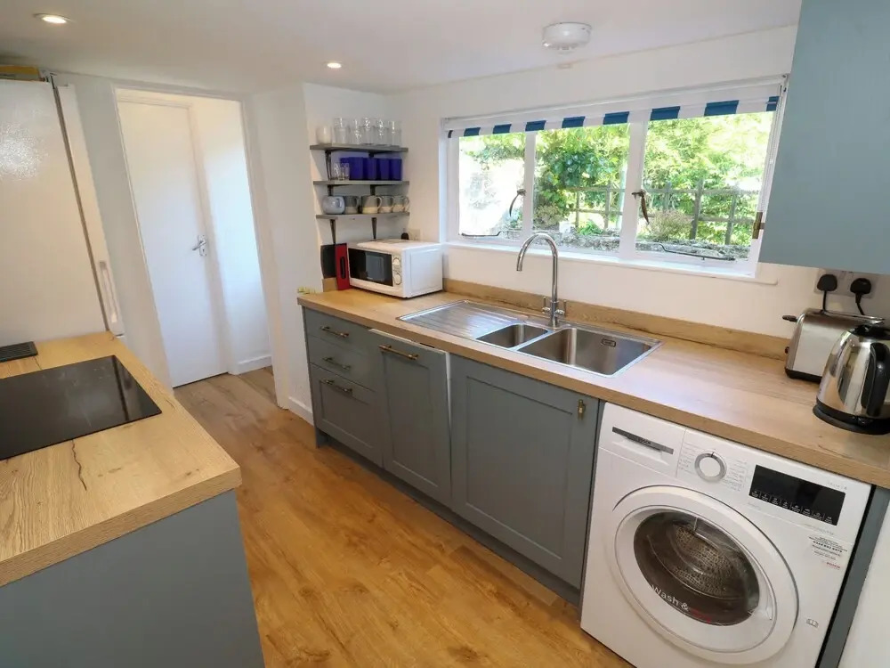 6 Bellair Road