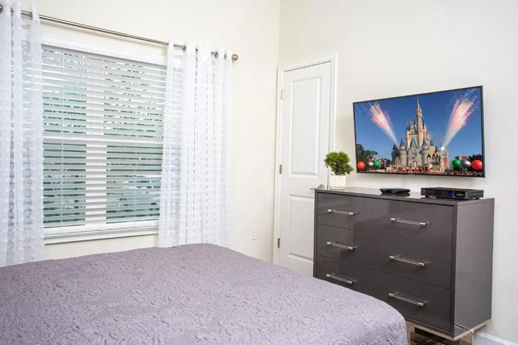 Marvelous 4 Bd w/ Pool Close to Disney 218