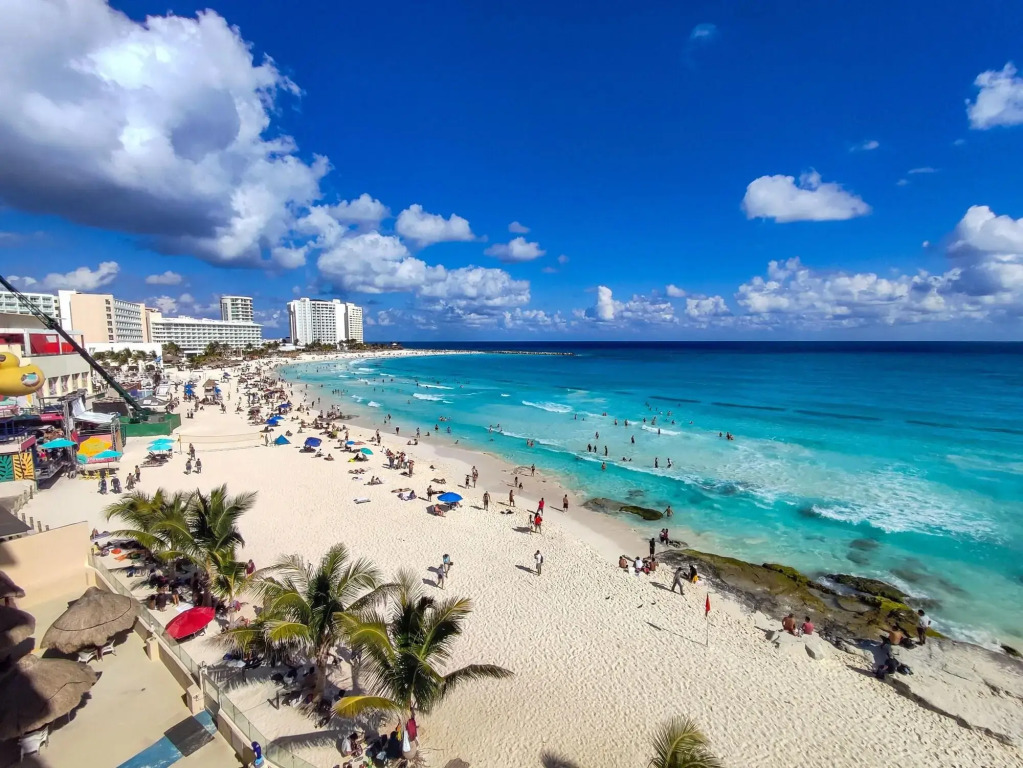 Paradise Beachfront & Nightlife Heart
