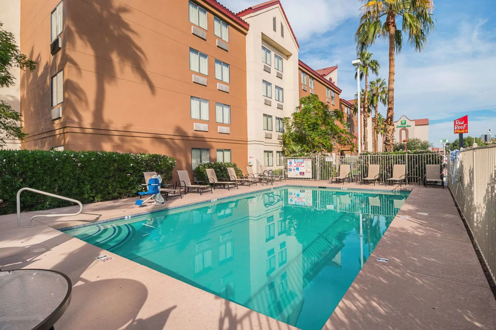 Red Roof Inn PLUS+ Phoenix West