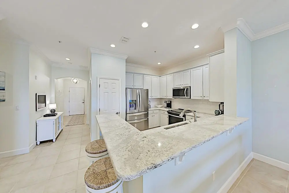 300cbw32 3 Bedroom Condo