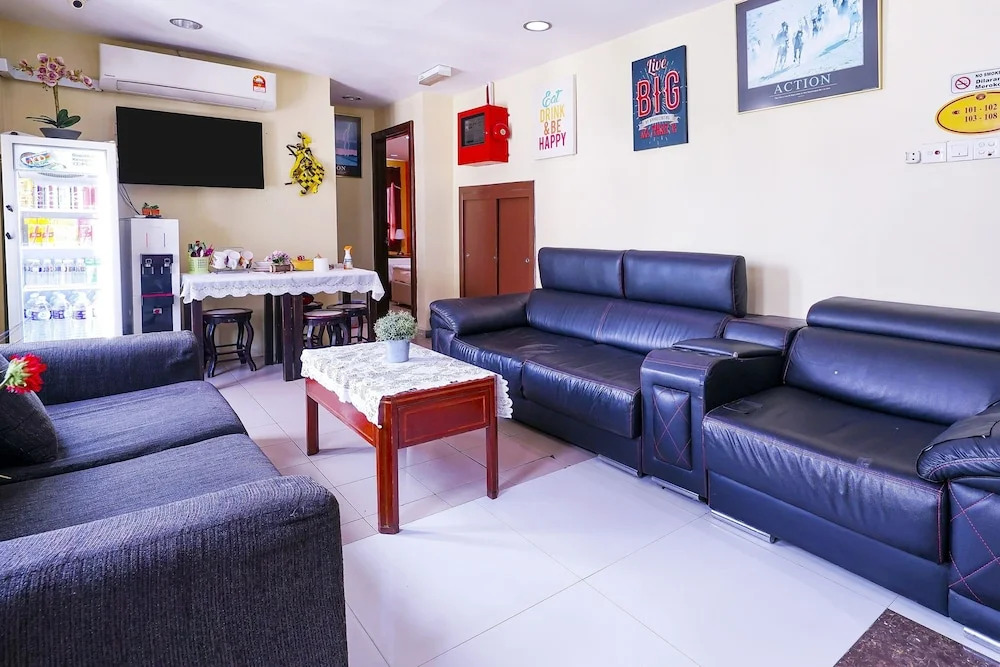 OYO 90486 Station Hotel