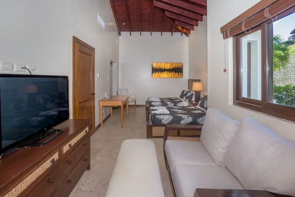 Pristine Bay 1003 3 Bedroom Home by RedAwning