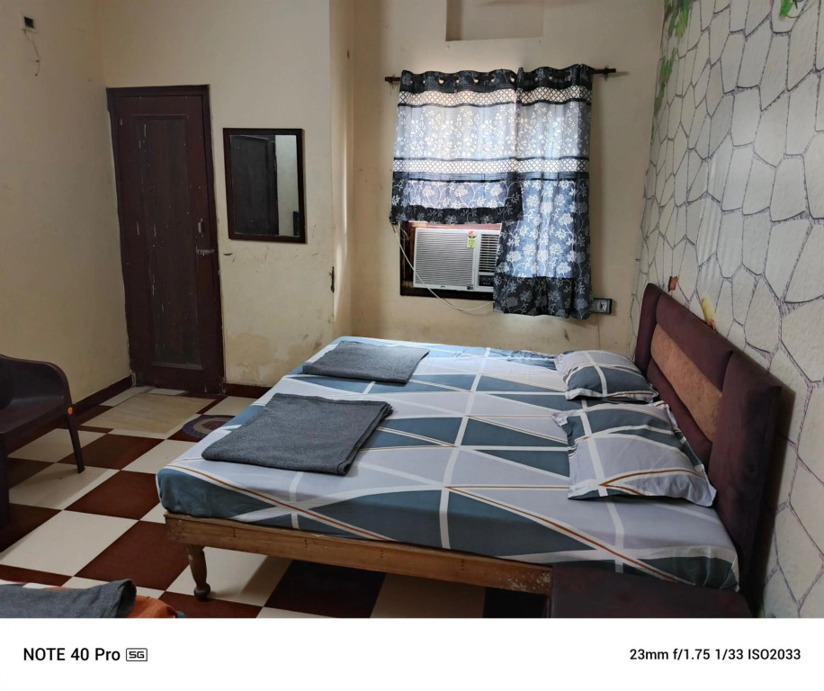 MJ Chawla Homestay double bed attached bathroom room