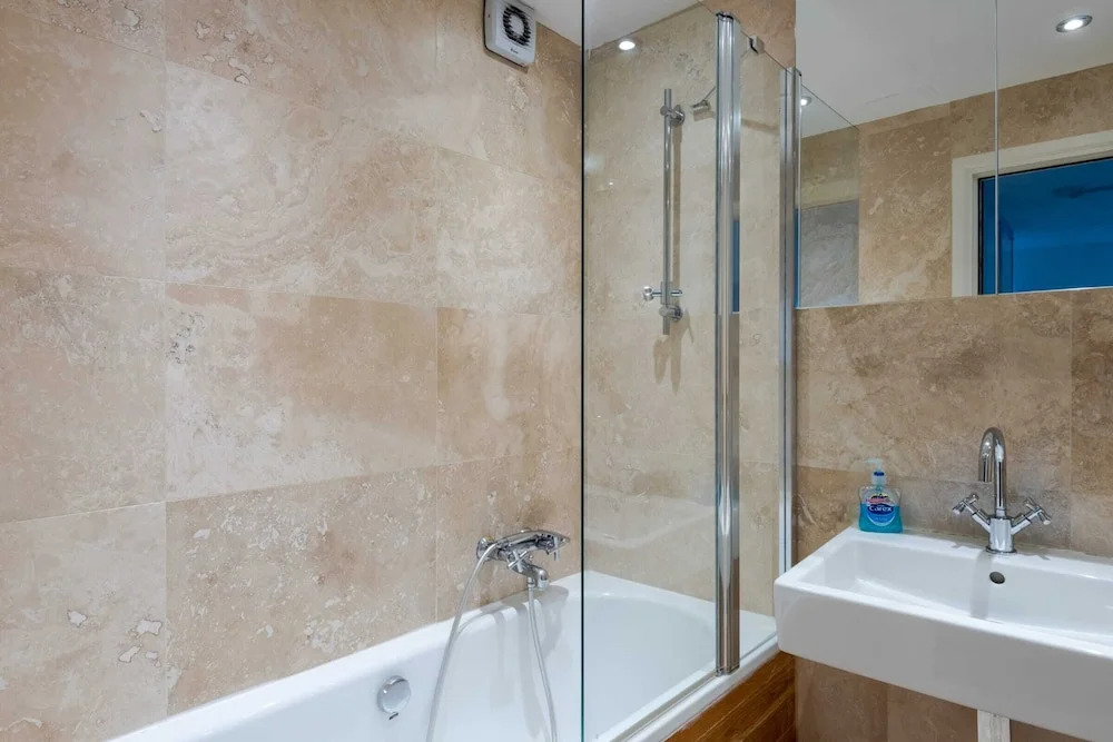 Fantastic Central 3 bed, 8 guests, Regent's Park and Oxford St by GuestReady