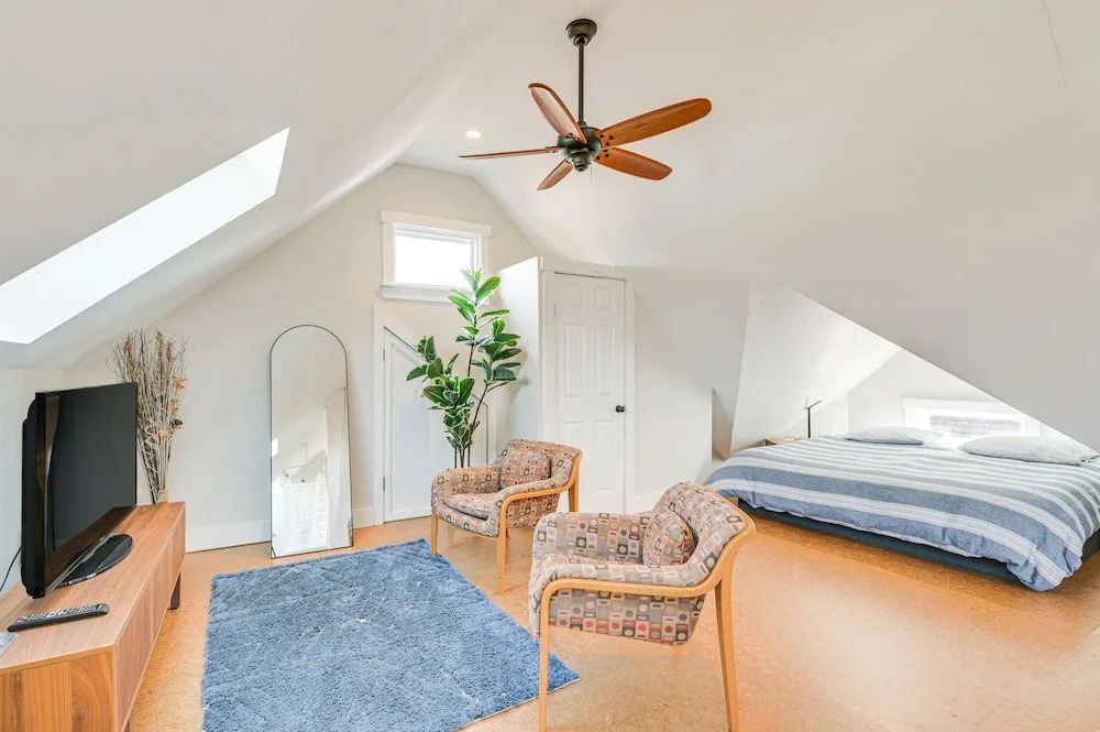 Bright & Pet-friendly Home: 2 Mi to Harvard Square