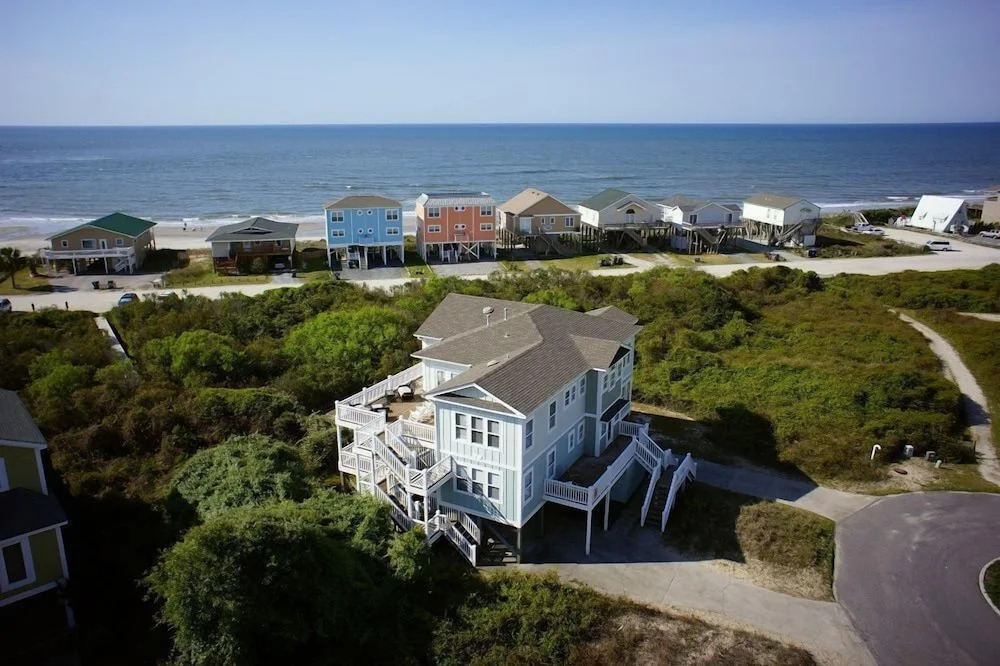 Dune Escape 5 Bedroom Home by RedAwning